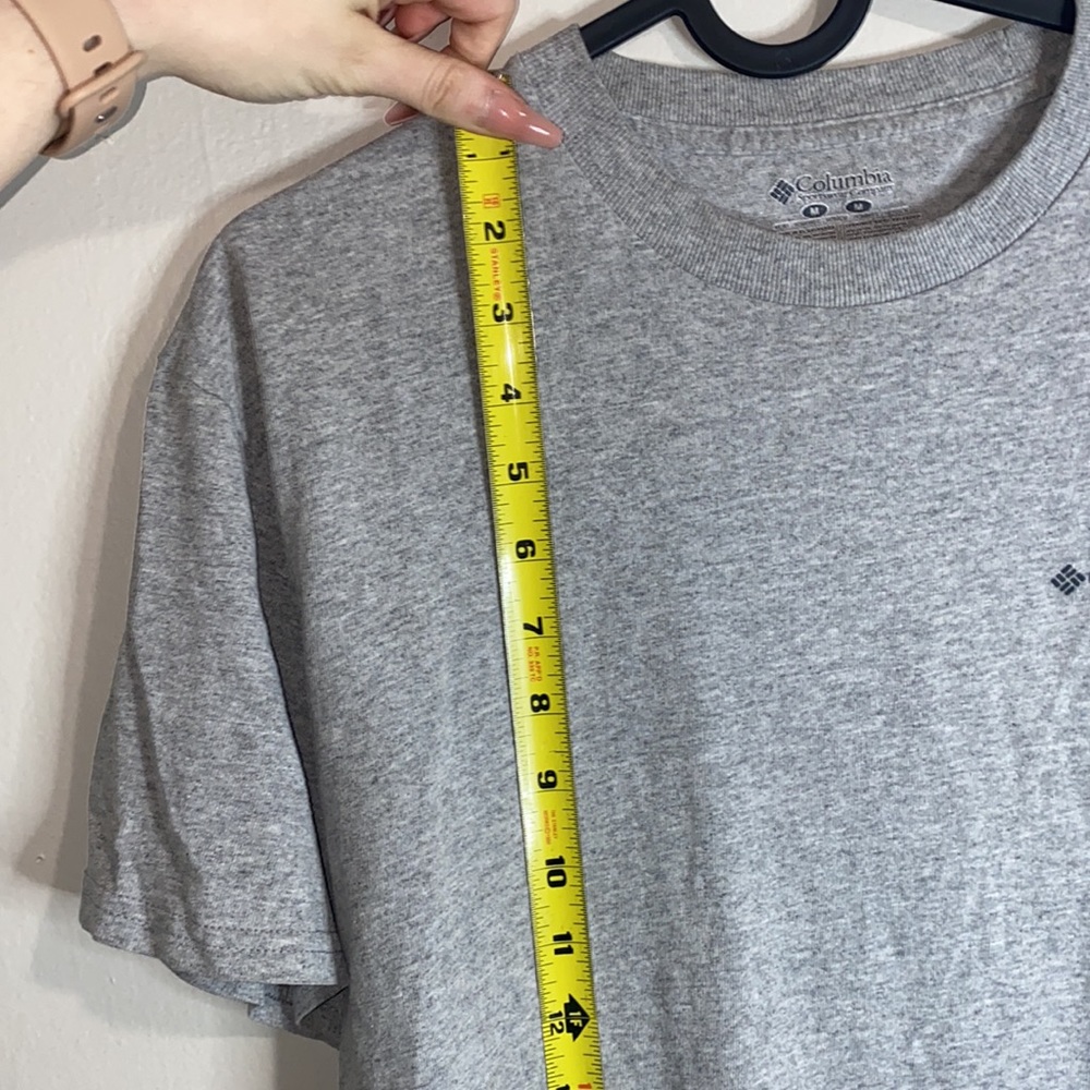 🎱Grey Columbia t-shirt! - Picture 6 of 7